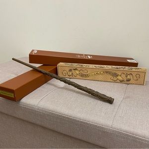 Wizarding World of Harry Potter Interactive Hermione Granger Wand with Park Map